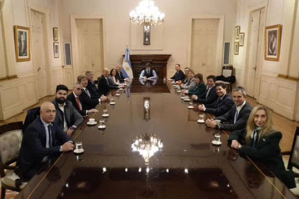 Javier Milei encabezó una nueva reunión de equipo, la primera con Santilli como jefe de Gabinete