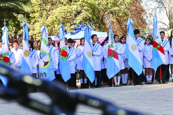 Fuerte defensa de la identidad nacional en actos del 9 de Julio
