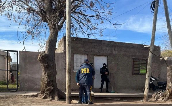 Desarticulan un punto de venta de estupefacientes y detienen a un hombre
