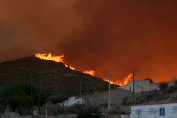Se cayó un poste de luz y provocó un feroz incendio en una zona rural de España: hay al menos 12 muertos y 23 desaparecidos