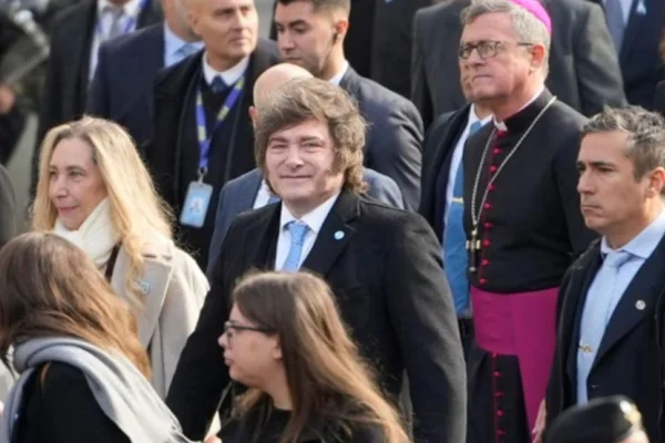 Milei esconde sus diferencias con la Iglesia a la espera de León XIV