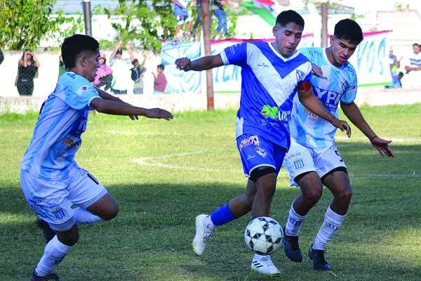 Tesorieri y Vélez se enfrentan en el estadio de Vargas