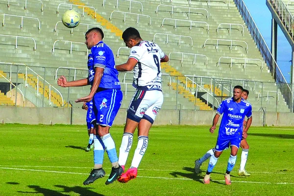 Fútbol: Tesorieri y Vélez repartieron los puntos en el clásico