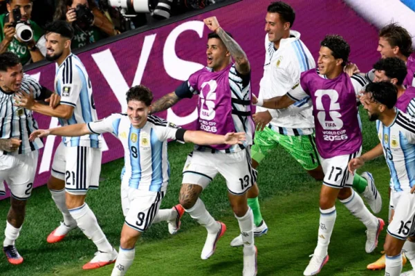 La prensa inglesa acusó a Argentina de jugar “con doce” y puso a Inglaterra como favorita