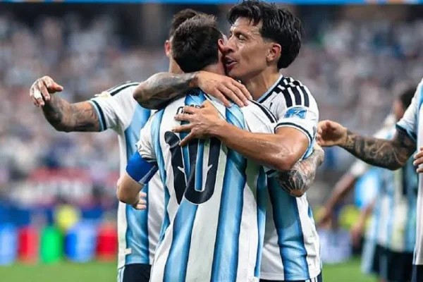 Messi y Lisandro Martínez, en el 11 ideal de los cuartos de final