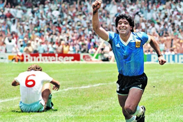 La historia de la camiseta azul improvisada con la que Argentina eliminó a Inglaterra en el 86