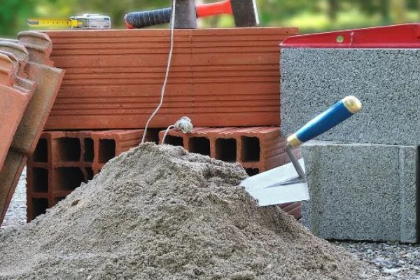 La venta de insumos para la construcción descendió 1,99% mensual desestacionalizada