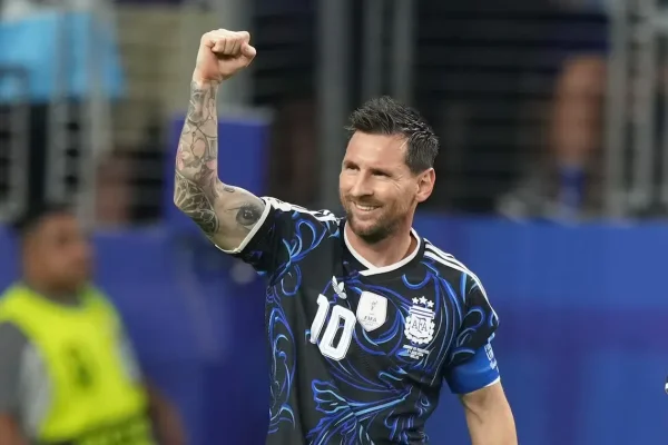 Oficial: Argentina jugará con la camiseta azul ante InglaterraGuardar