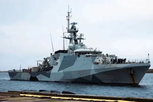 Diputados del “peronismo federal” exigen explicaciones por el buque de guerra británico que navegó en Mar Argentino