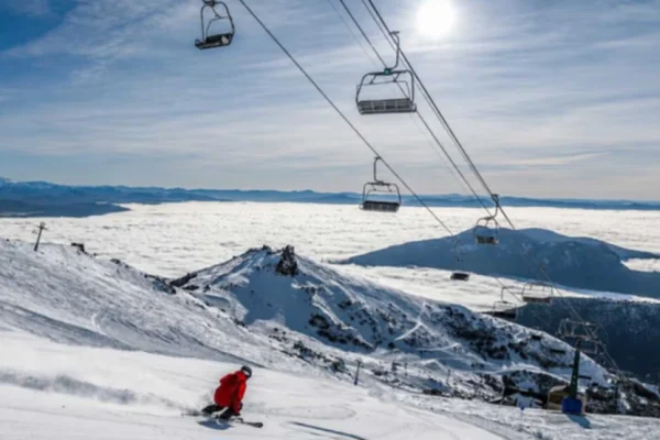 Esquiar en Bariloche ya cuesta más que en Andorra: cuánto vale el pase diario en el Cerro Catedral