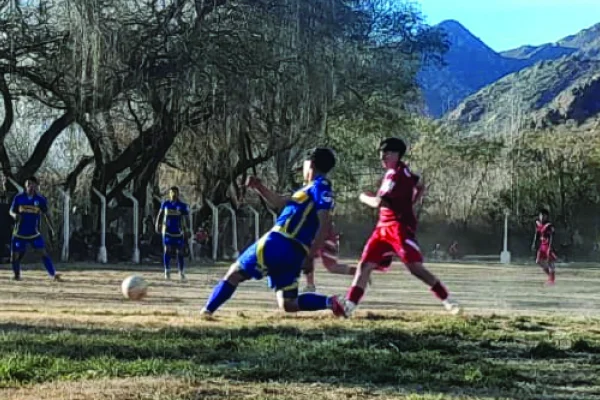 Fútbol de Famatina: El Torneo Apertura quedó con tres punteros