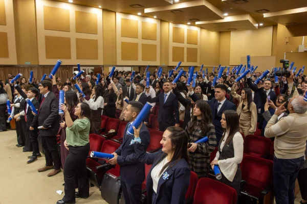 177 graduados recibieron su título profesional en la Nueva UNLaR