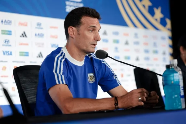 Lionel Scaloni sobre el equipo titular ante Inglaterra: “Podríamos hacer un cambio”