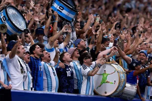 La Selección Argentina juega con la gente: los hinchas taparon el himno de Inglaterra