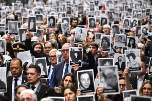 A 32 años del atentado, la AMIA recuerda a sus víctimas con la presencia del presidente Milei