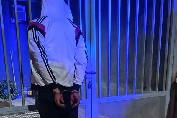 Entró a robar a una casa, el dueño descubrió y lo redujo con ayuda de los vecinos