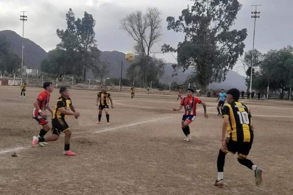 Fútbol de Chilecito: Estrella sacó ventajas y lo aguantó en Los Sarmientos