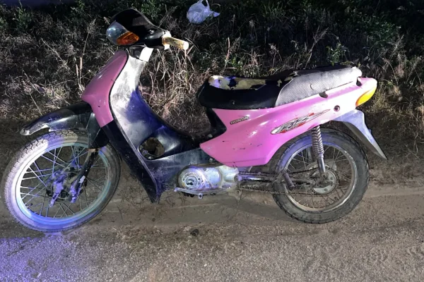 Recuperan una motocicleta que se encontraba abandonada en la vía pública