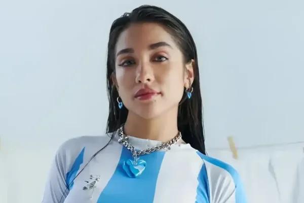 María Becerra será la encargada de cantar el himno en la final