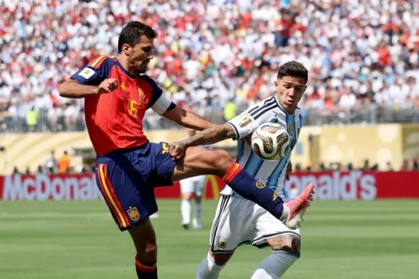 Argentina y España no se sacan ventajas al término del primer tiempo