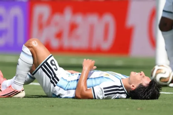 Cambio de emergencia en Argentina: Lisandro Martínez salió lesionado en la final del Mundial