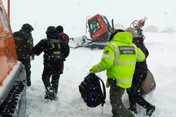 Rescataron a 23 personas atrapadas por la nieve en la alta montaña de Mendoza