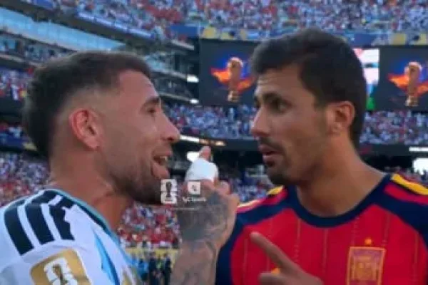 Picante cara a cara de Nicolás Otamendi con Rodri: 