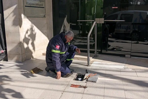 Aguas Riojanas avanza con la instalación y recuperación de medidores domiciliarios