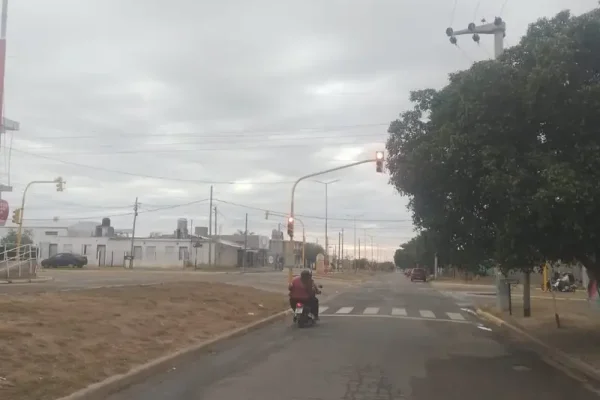 Un cruce más seguro: instalaron semáforos en Avenida Navarro y Luis de la Fuente