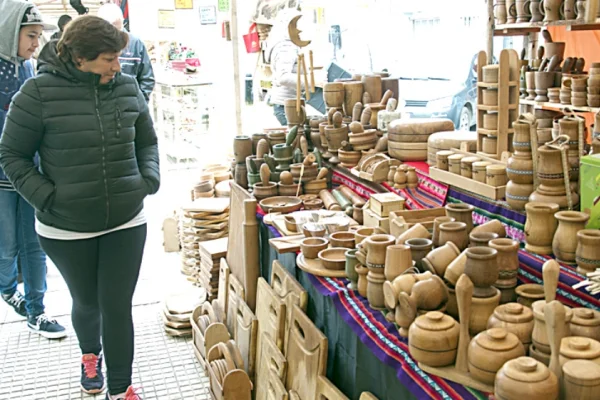 Vacaciones de invierno: feriantes destacan el movimiento turístico y esperan una segunda semana con más visitantes