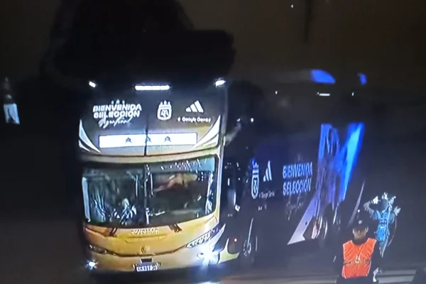 La Selección Argentina llegó al país tras disputar su tercera final de un Mundial en 12 años