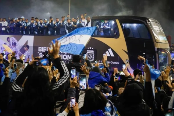 La Selección Argentina llegó al país tras disputar su tercera final de un Mundial en 12 años