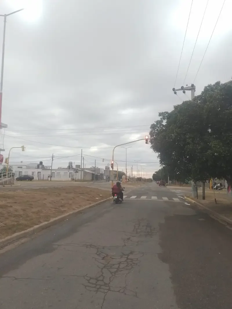 Un cruce más seguro: instalaron semáforos en Avenida Navarro y Luis de la Fuente