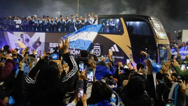 La Selección Argentina llegó al país tras disputar su tercera final de un Mundial en 12 años