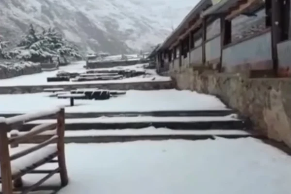 Las Placetas, cubiertas de nieve: una postal única de Chilecito que invita a disfrutar con precaución
