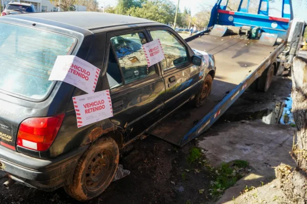 La Municipalidad retiró otro vehículo abandonado