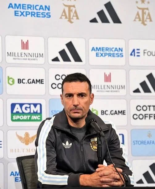 Scaloni, sobre la polémica por la bandera de las Islas Malvinas: “No nos dijeron nada”