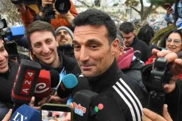 Scaloni volvió a Pujato entre ovaciones de los vecinos: 