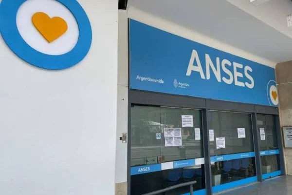 Haberes, medicamentos y derechos: jubilados y ATE protagonizan una movilización en La Rioja