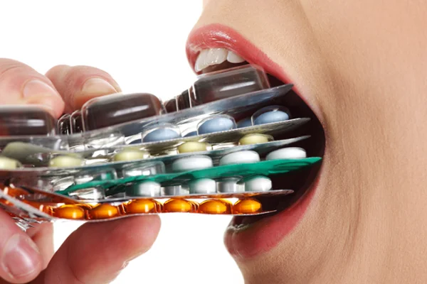 Automedicación: el peligro invisible de controlar los síntomas sin curar la enfermedad