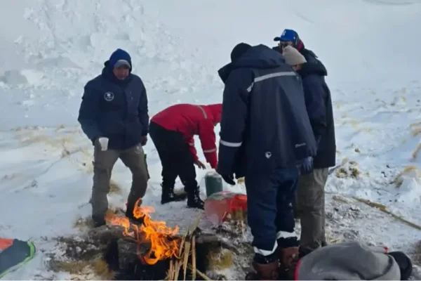 Rescataron a los mineros que estaban varados en la Puna catamarqueña por el temporal de nieve