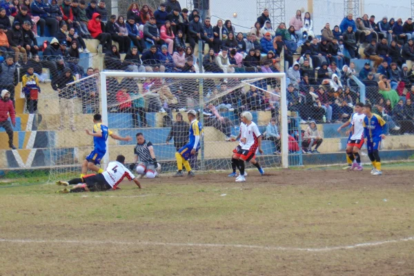 Fútbol de Chilecito: Newell´s estuvo más cerca de quedarse con el clásico en El Parque