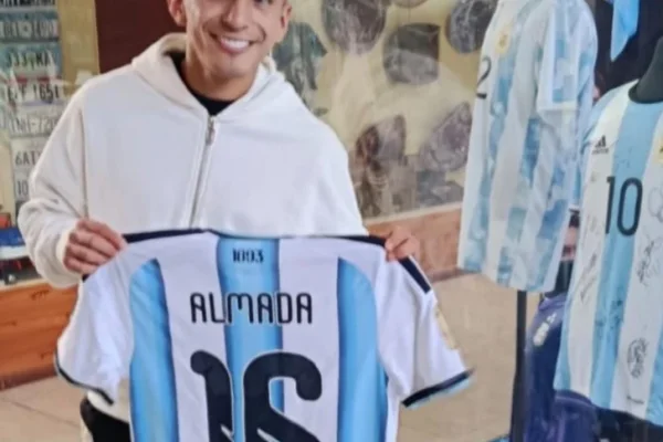 Thiago Almada visitó San Juan y pasó por la Difunta Correa