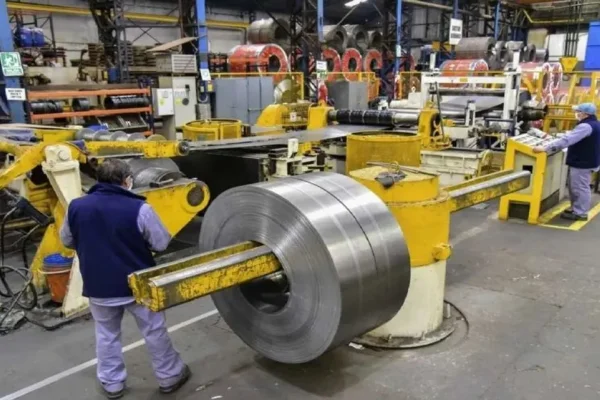 La actividad metalúrgica cayó 4,6% en junio y seis de cada diez máquinas siguen paradas