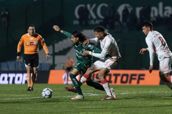 Argentinos venció a Sarmiento de manera agónica en un show de goles en La Paternal