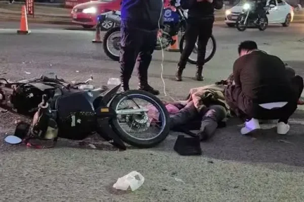 Grave accidente en la zona Sur: un motociclista fue trasladado de urgencia