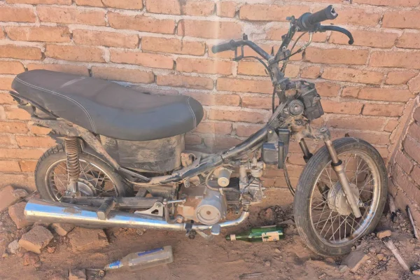 La Policía encontró una motocicleta en estado de abandono