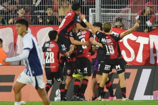 A puro sufrimiento, Newell's venció a Talleres y empañó el estreno de Sampaoli