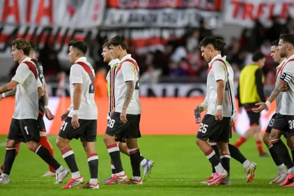 Ni Otamendi, ni Correa salvaron a River del papelón y Barracas ganó por primera vez en el Monumental