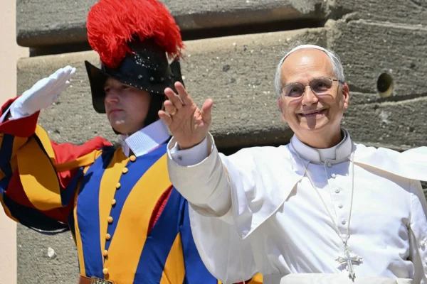 El papa León XIV llamó a discernir lo esencial ante el consumismo y la guerra